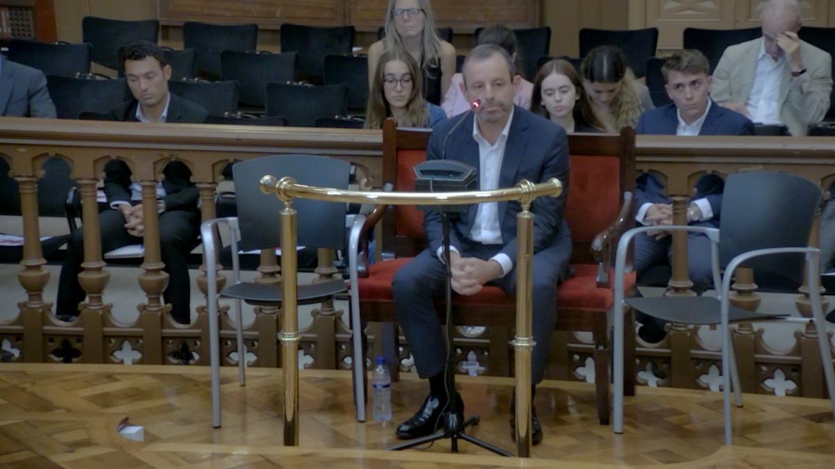 Sandro Rosell, durante su declaración en la Audiencia de Barcelona por el 'caso Neymar'