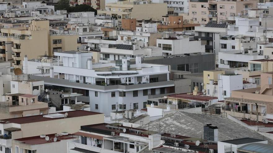 El drama de la vivienda en Ibiza: pagar 11.200 euros de golpe por un alquiler de temporada