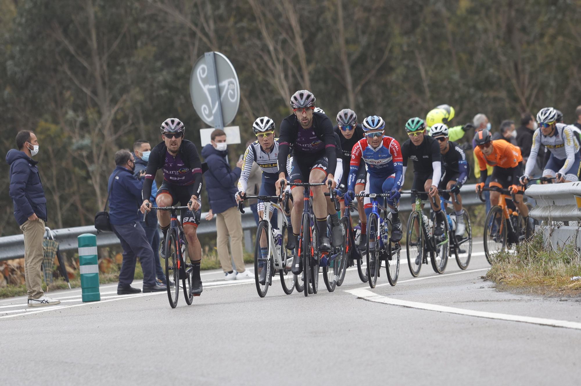 La segunda etapa de la Vuelta Ciclista a Asturias, en imágenes