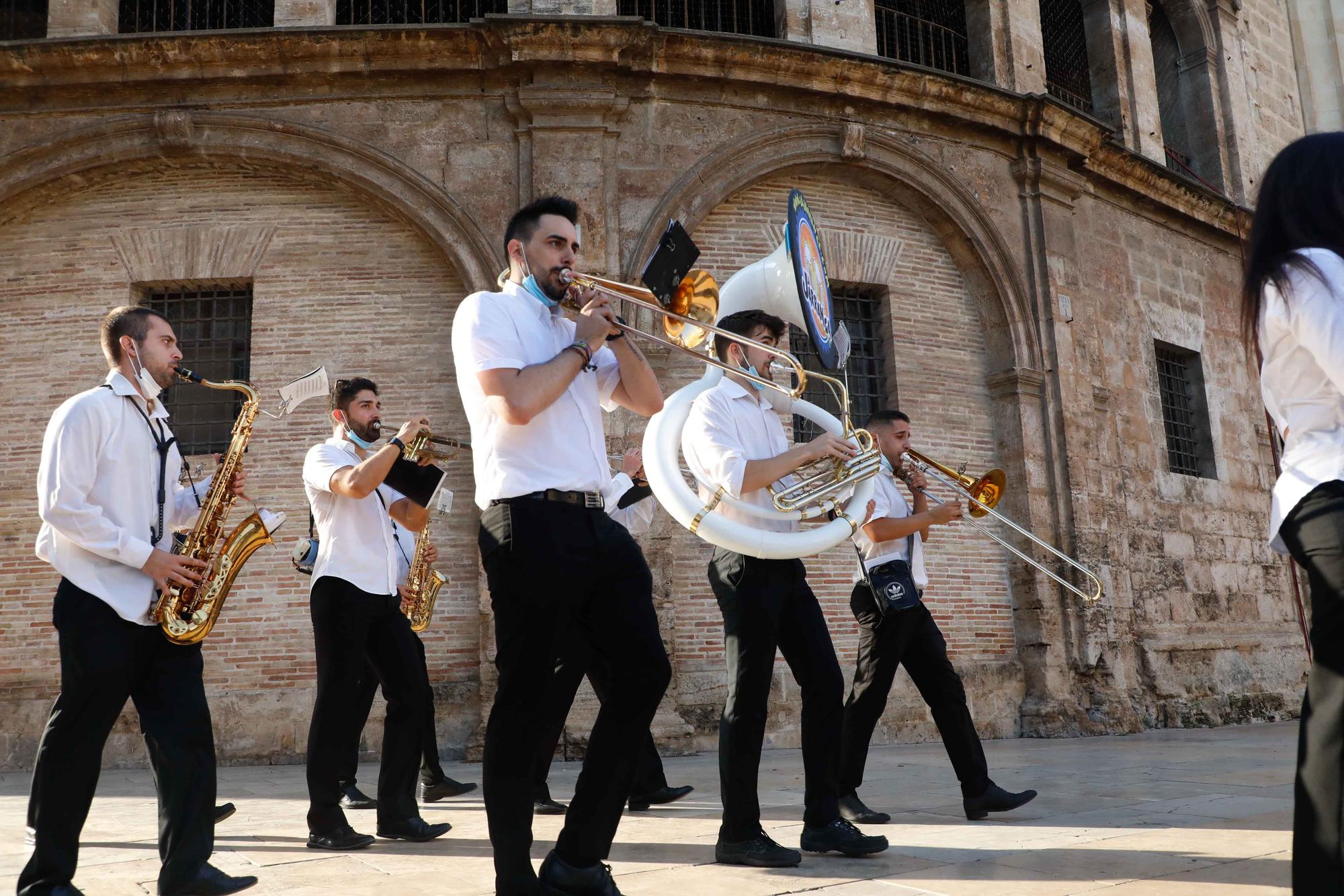 Búscate en el segundo día de Ofrenda por las calles del Mar y Avellanas entre las 9:00 y 10:00 horas