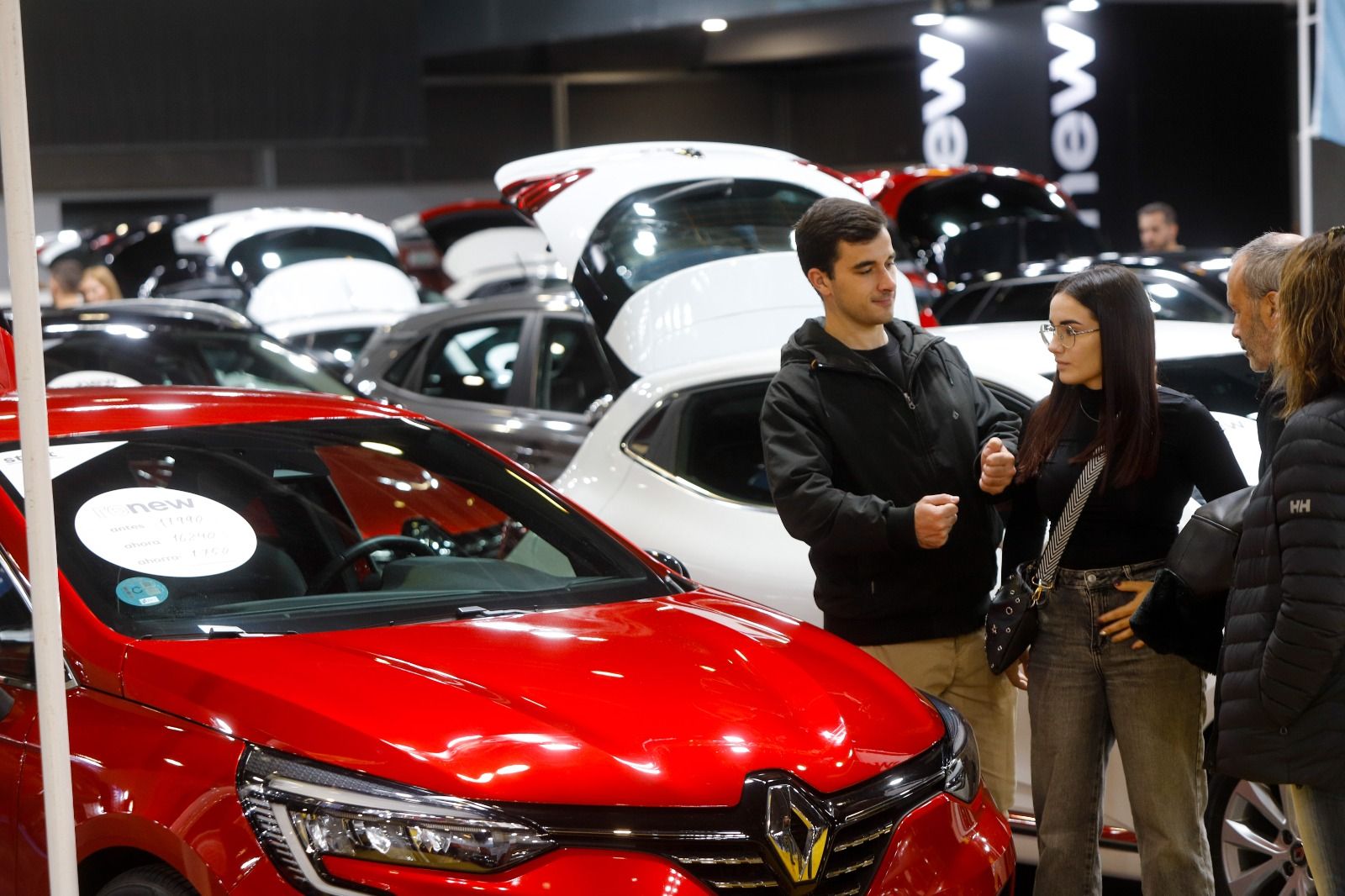 Llenazo en el primer fin de semana de la Feria del Automóvil en València