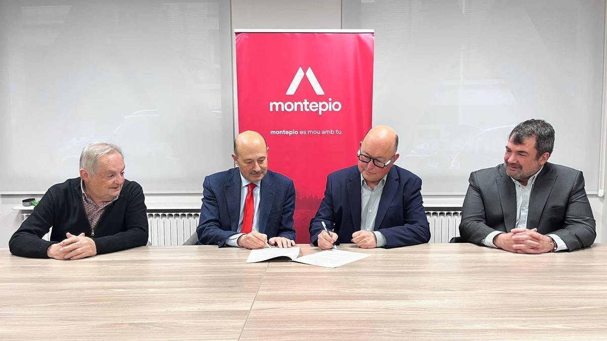D’esquerra a dreta: Miquel Pujols (Administrador de Segursoci SL), Antoni Daura (President de Montepio), Xavier Masa (Propietari de Masa i Masa) i Jordi Cots (Director de SegursociSL)