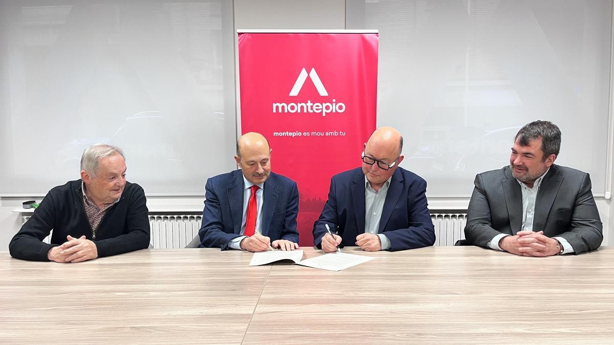 D’esquerra a dreta: Miquel Pujols (Administrador de Segursoci SL), Antoni Daura (President de Montepio), Xavier Masa (Propietari de Masa i Masa) i Jordi Cots (Director de SegursociSL)