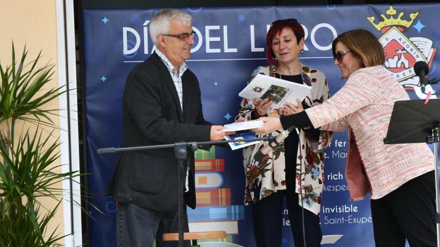 Elia Barceló y Antonio Santos durante el homenaje