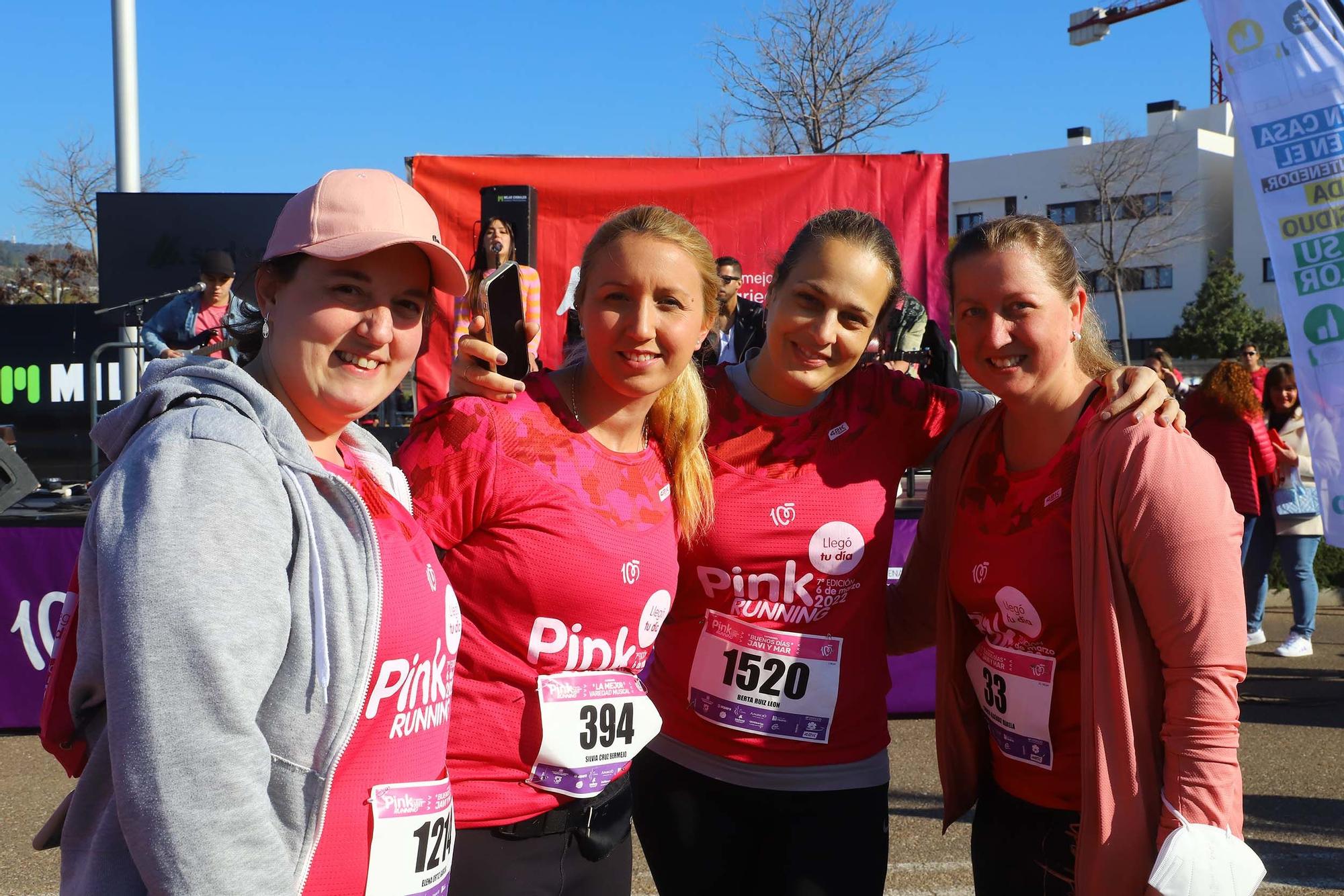 'Pink Running': más de 2.000 corredoras tiñen de rosa las calles de Córdoba