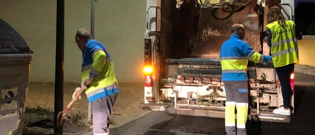 Operarios del servicio de recogida de basura de San Vicente. | INFORMACIÓN