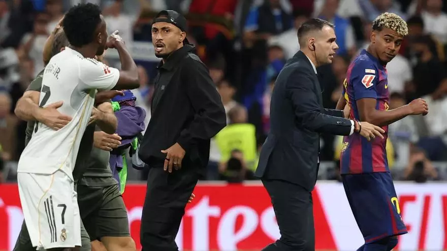 Soto Grado saca tres amarillas y una roja en el tumulto final