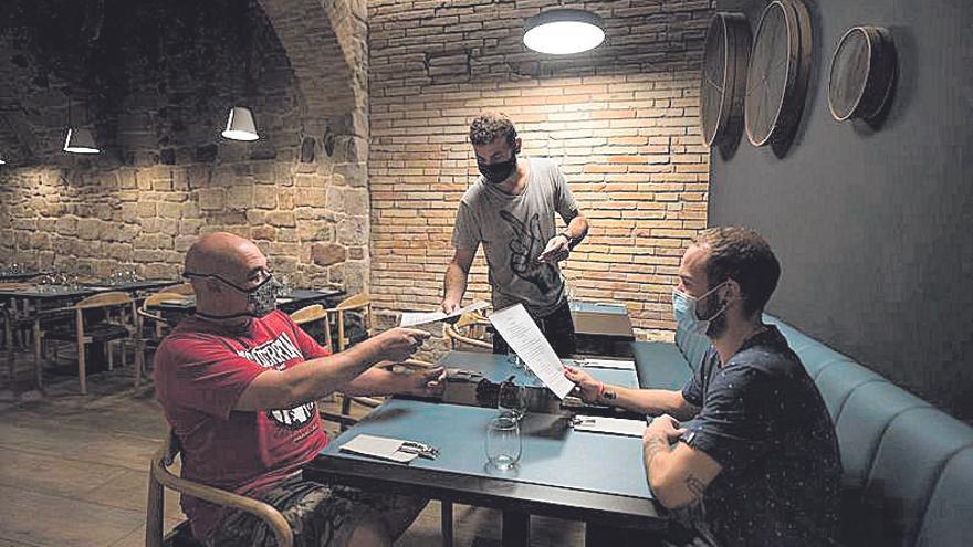 Josep Ferrer Martínez va obrir el restaurant Porta Ferro, situat al carrer de Sant Miquel, el desembre de 2020. Remarca que, a part d’aquest restaurant, també tenen el bar Toni’s a la plaça Major i que durant l’estiu  han pogut treballar molt més en aquest bar gràcies al fet que hi tenen terrassa.