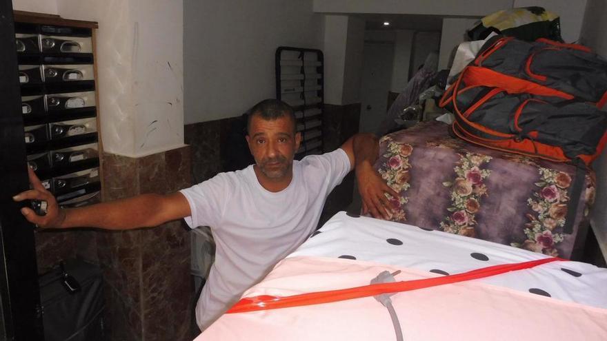 Paralizan en Gandia el segundo intento de desahucio de una familia con cuatro hijas, tres de ellas menores