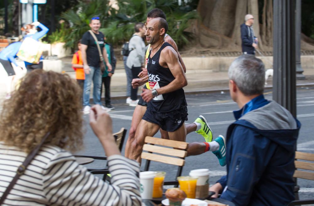 Hamid se adjudica el Medio Maratón de Alicante.