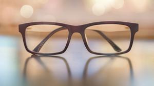 Sanidad confirma que "trabajará" para comenzar a financiar gafas y lentillas a partir de 2025