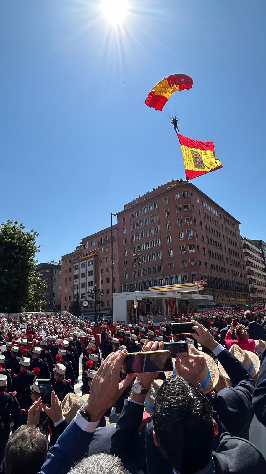 EN IMÁGENES: Así fiue el multitudinario desfile en Oviedo por el Día de las Fuerzas Armadas