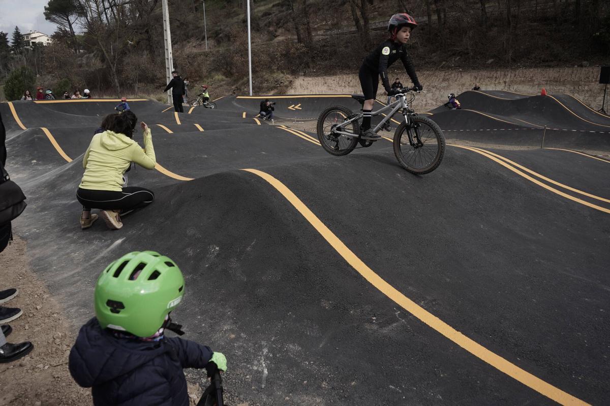 Imatge de l'acte inaugural de la nova pista de pump track de Gironella, en imatges