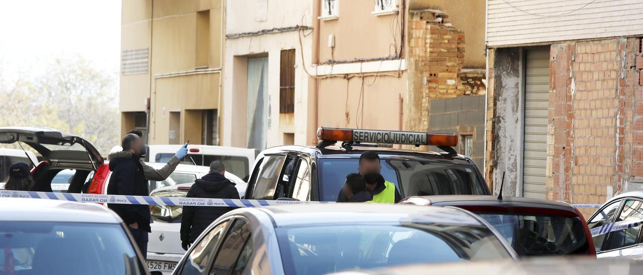 La calle permaneció durante buena parte de la jornada de ayer acordonada por la Policía Nacional.