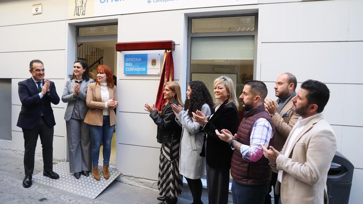 Alicante inaugura la Oficina del Cuidador, una de las condiciones de Vox al PP