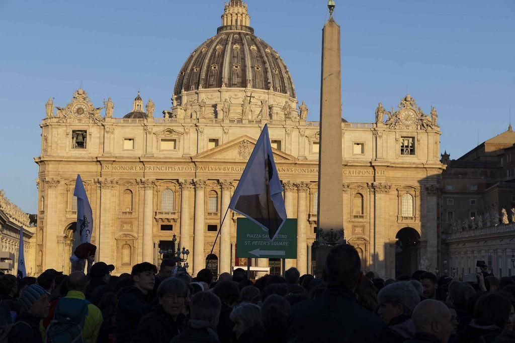 El funeral del papa Francisco en la Plaza de San Pedro del Vaticano, en imágenes