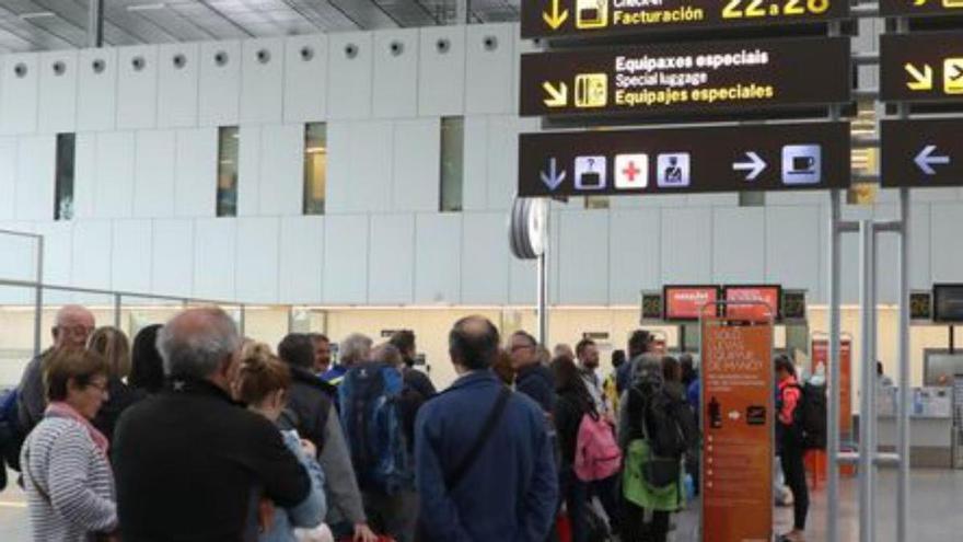 O aeroporto de Santiago recibe no mes de maio un 3,8% máis de pasaxeiros que en 2022