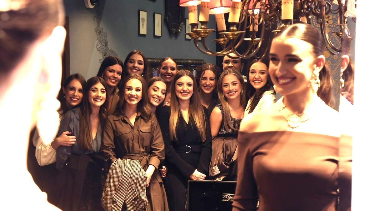 Carmen, Marta y las cortes de honor ya conocen los aderezos que llevarán en su año fallero más importante