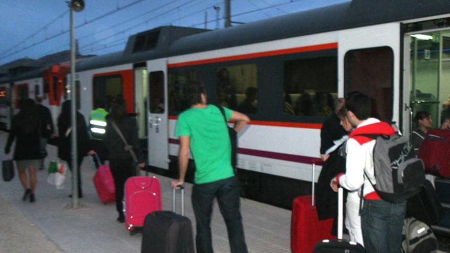 La nueva línea de cercanías ferroviarias Alicante-Villena arranca con 77.000 plazas a la semana