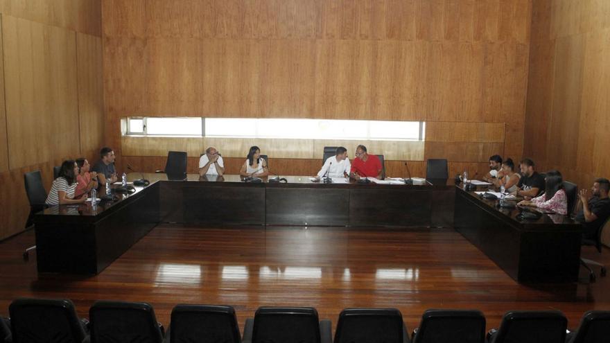 A Illa prorroga el contrato del agua y destinará ese dinero a financiar la EDAR