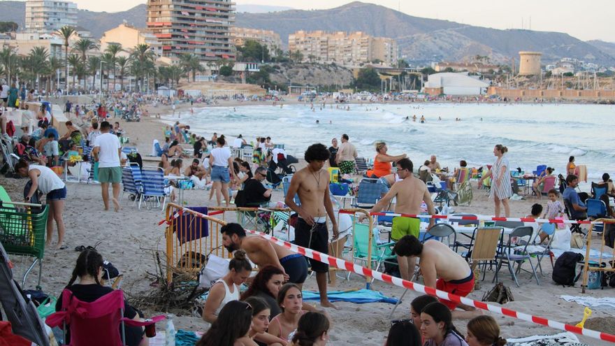 Así se vivió la noche de San Juan en El Campello: playas llenas y algún incidente