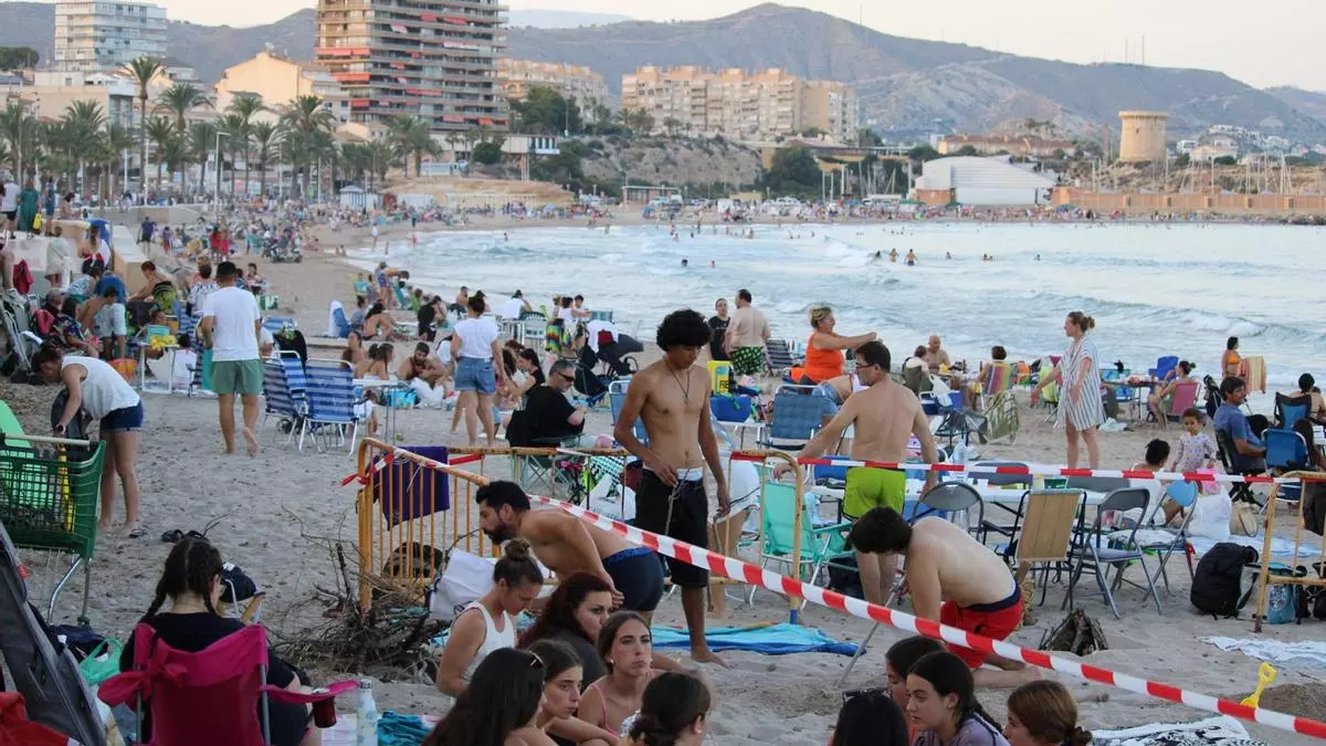 Así se vivió la noche de San Juan en El Campello: playas llenas y algún incidente
