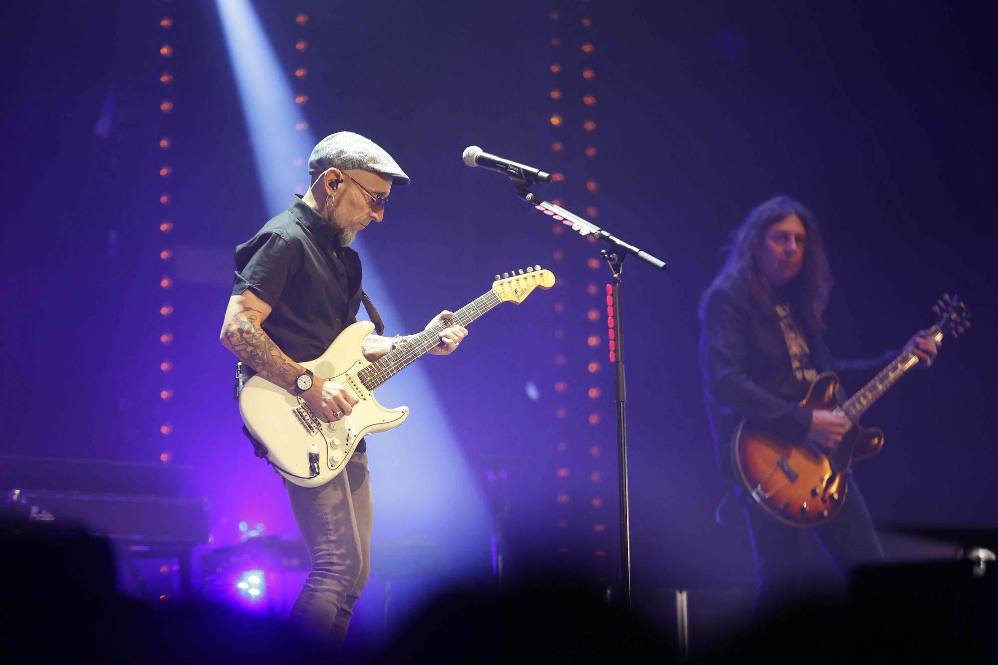 Fito y Fitipaldis llena de rock el Mar de Vigo en su versión más íntima