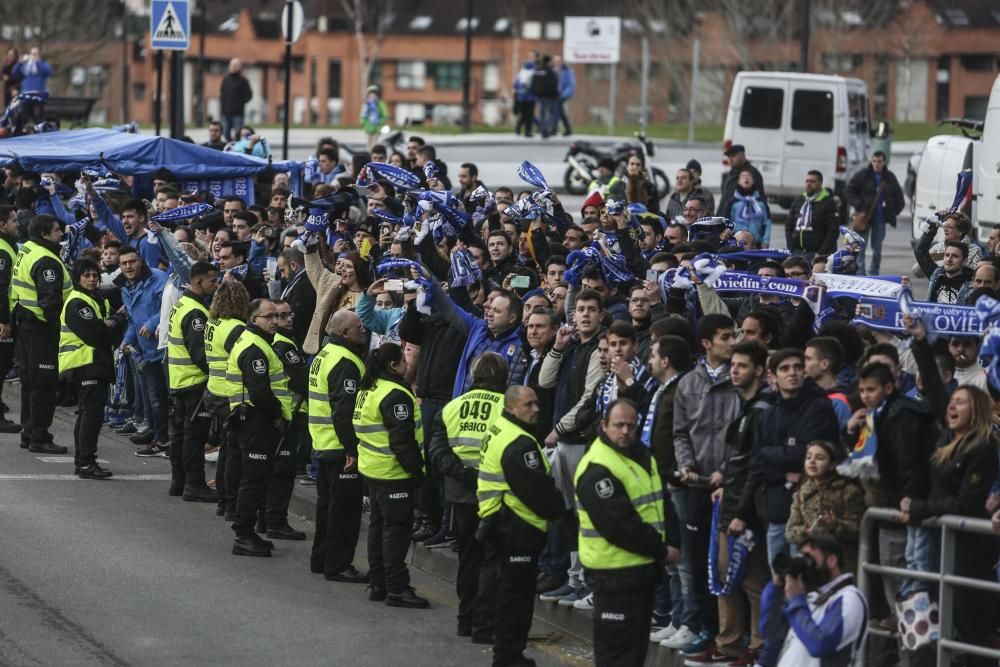 La afición de Oviedo recibe al equipo