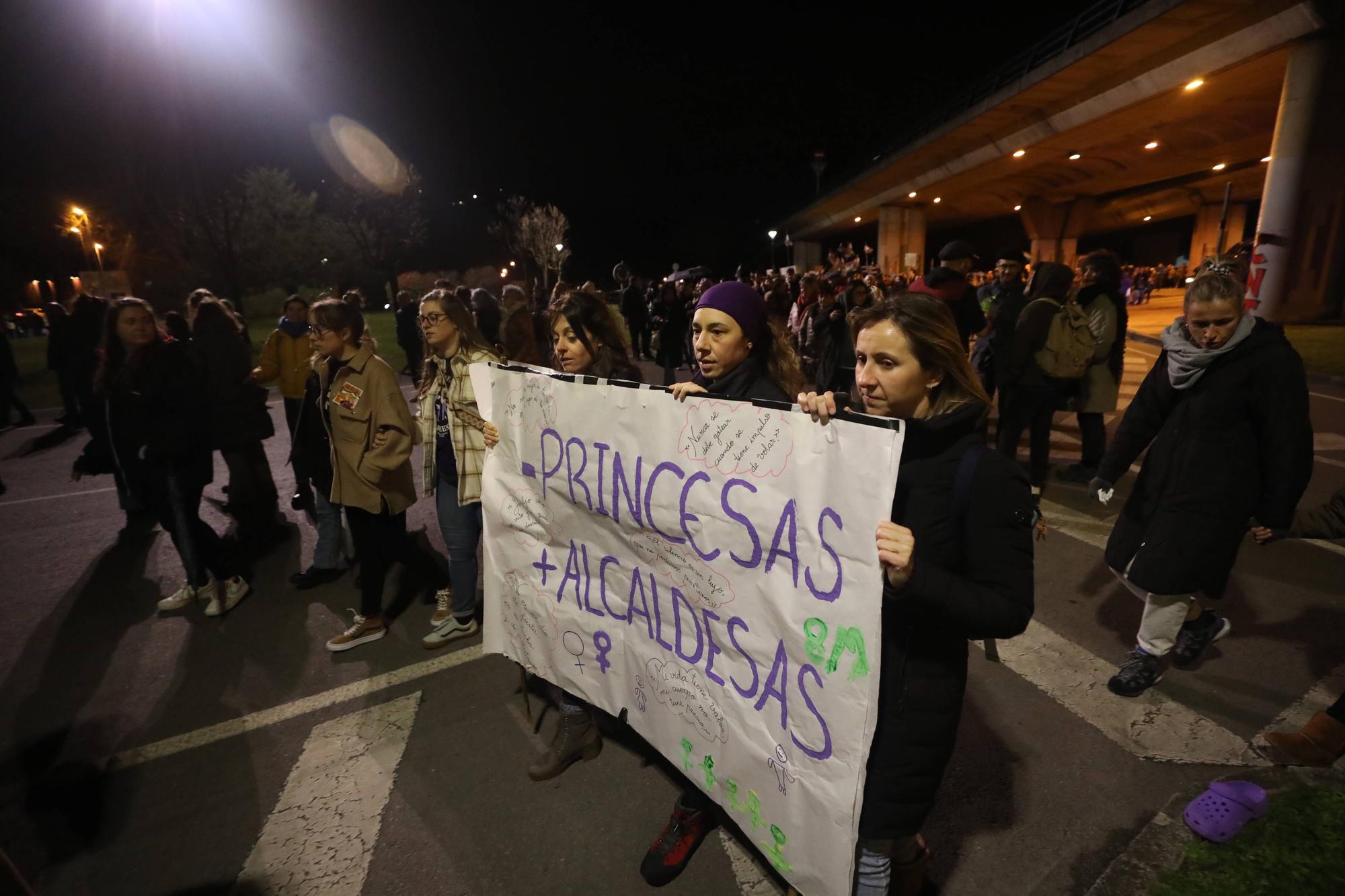 Así fue la manifestación del 8 M en Langreo