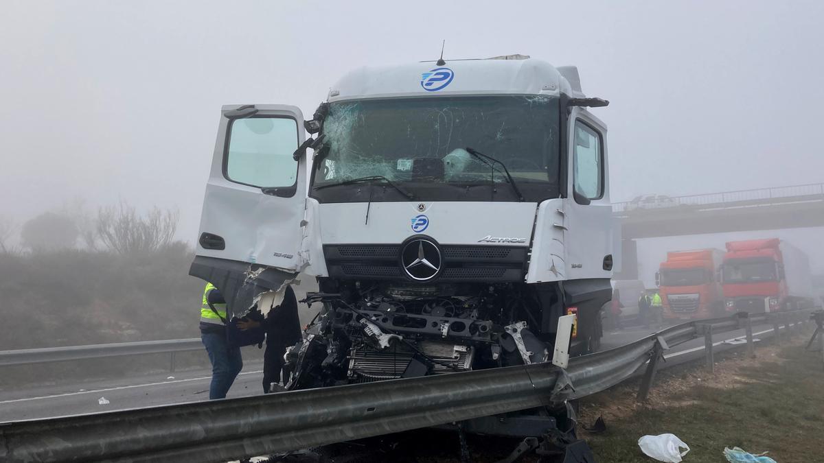 Un dels camions implicats en l&#039;accident múltiple a l&#039;AP-2 a Castelldans