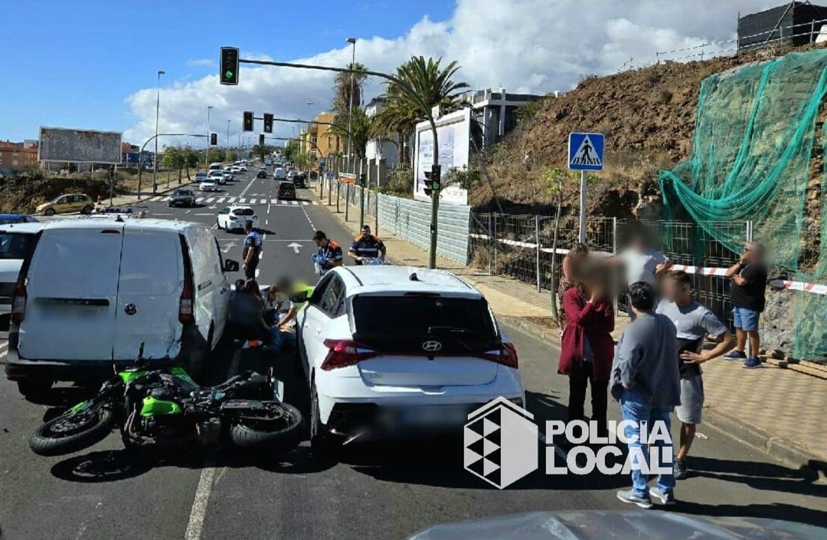 Accidente en la avenida de las Hespérides, en Santa Cruz de Tenerife