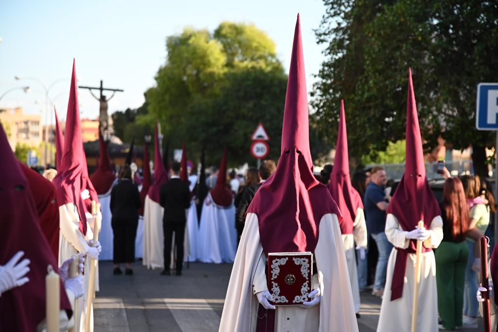 La salida del Cristo de las Lágrimas en el Parque Figueroa, en imágenes