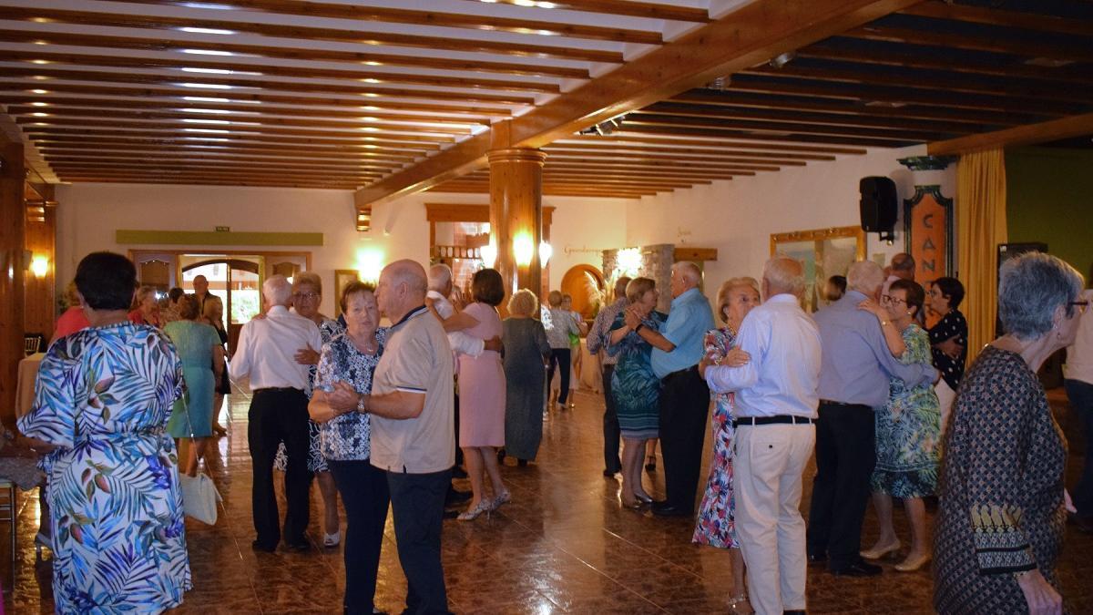 Benitatxell acaba la Semana del Mayor con la tradicional comida de hermandad