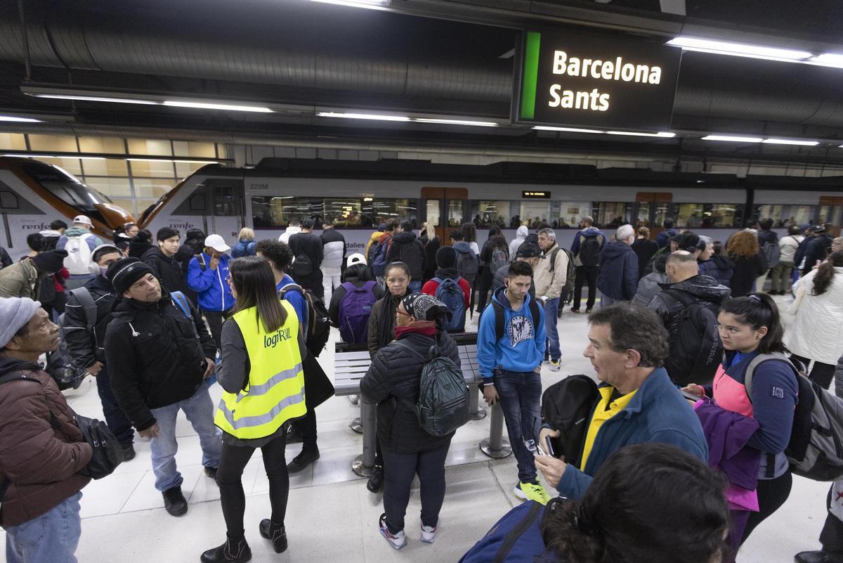 Así se ha vivido la huelga de Renfe en la estación de Sants de Barcelona