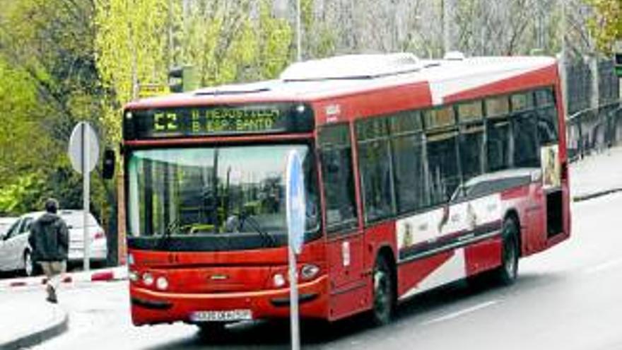 El ayuntamiento pretende reducir el déficit del bus urbano un 25% en 2 años