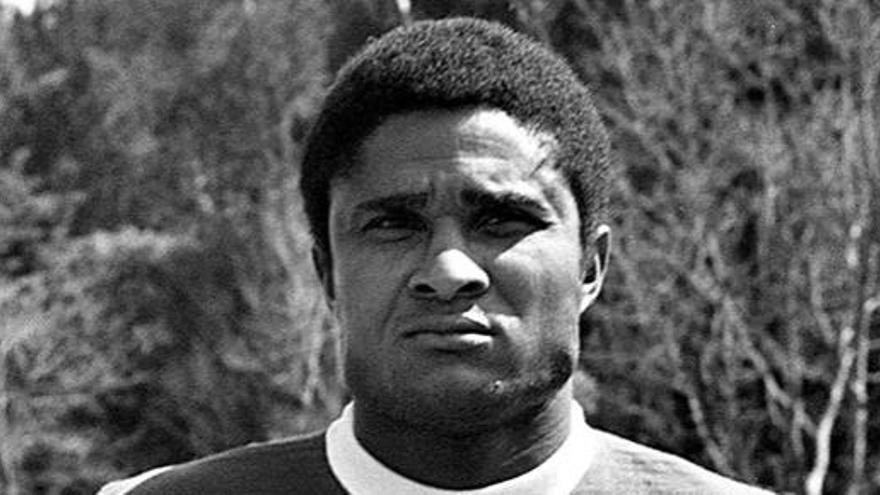 El futbolista portugués, Eusebio.