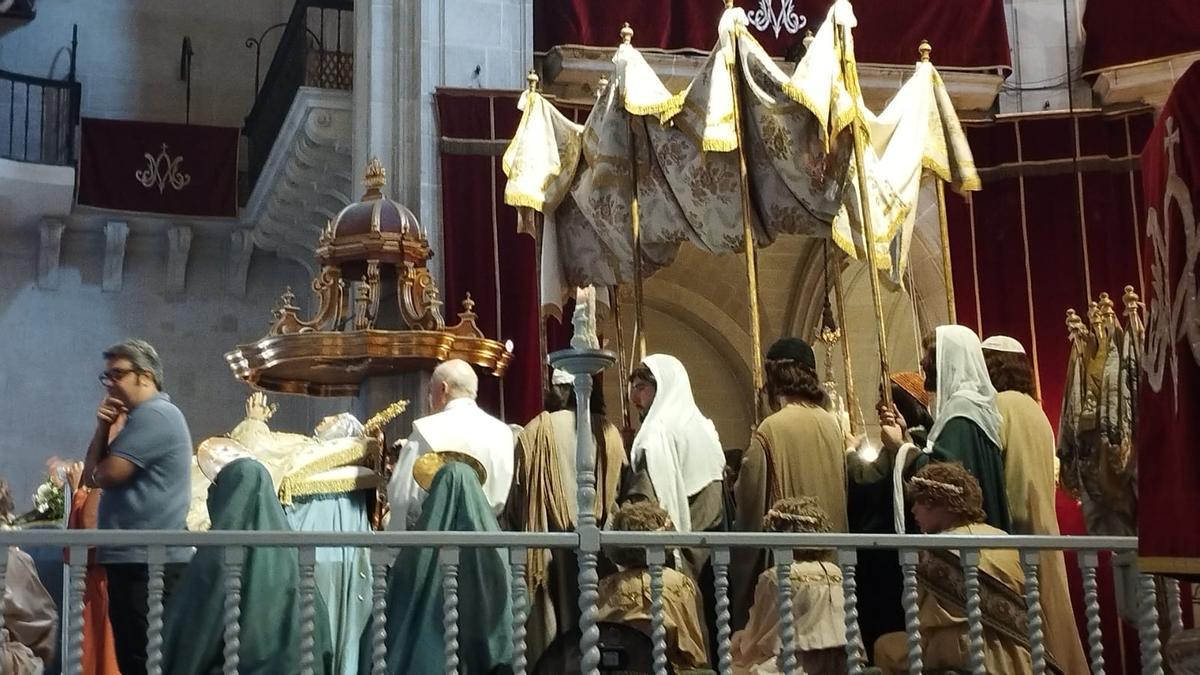 Emoción y belleza en la Procesión-Entierro de la Patrona de Elche