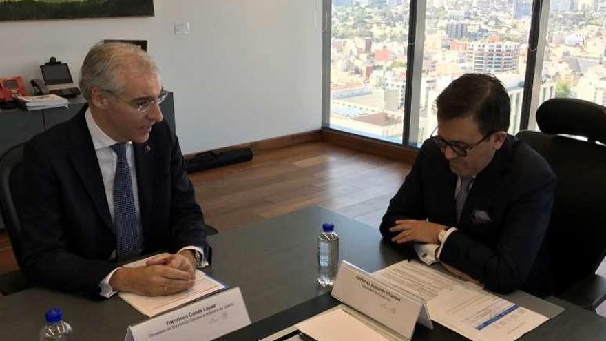 Francisco Conde e Ildefonso Guajardo durante la reunión. // FdV