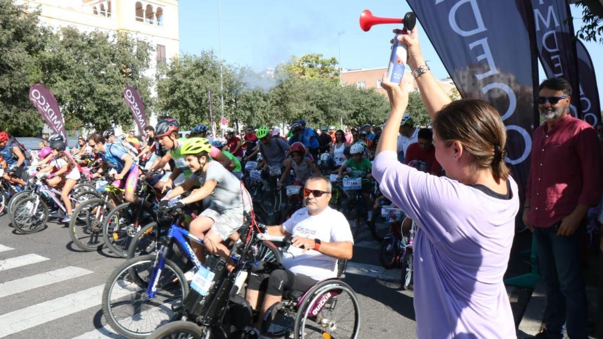 Miles de ciclistas toman Córdoba en la Fiesta de la Bicicleta