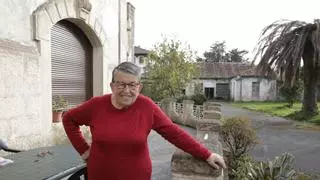 Adelina Estrada, 80 años, es ganadera jubilada y recibirá en Gijón el premio "Mujer rural": "Llegué a tener 3.000 gallinas y 120 vacas a la vez"