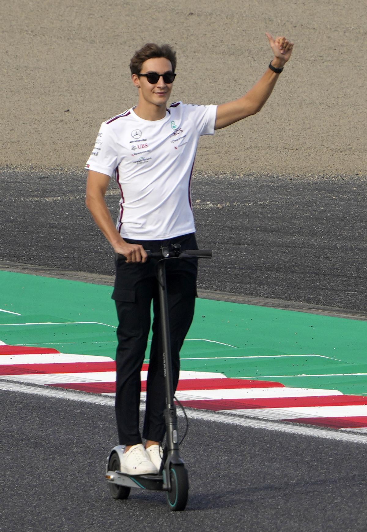 Vettel presenta sus 'hoteles para abejas' en Suzuka