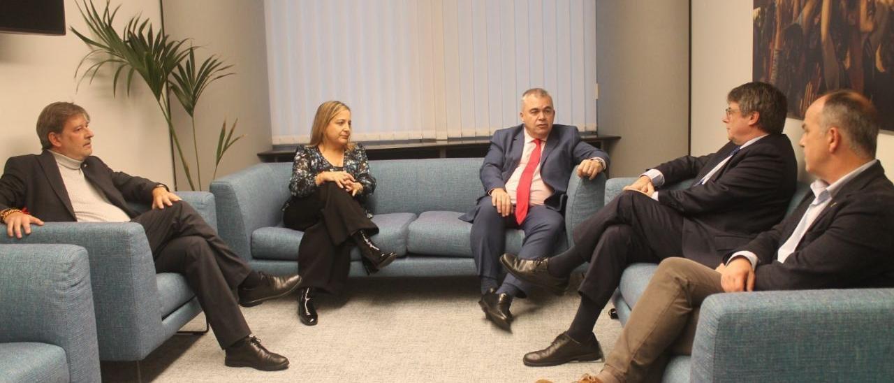 Reunión entre el expresident Carles Puigdemont y el secretario de organización del PSOE, Santos Cerdán