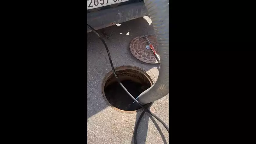 Obras en el alcantarillado de la calle Colón de Alfafar.