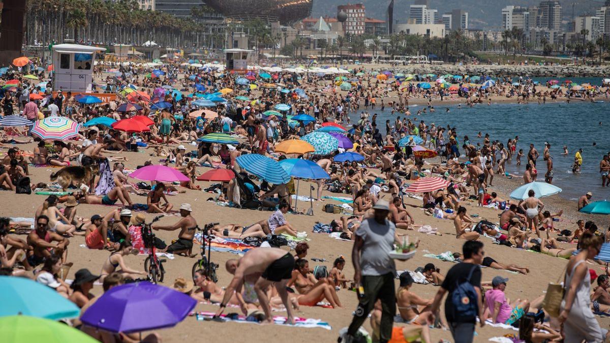 España se adentra en la que será la primera ola de calor del año.