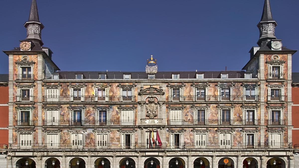 Vista de la fachada de la Casa de la Panadería, desde la Plaza Mayor (Madrid)