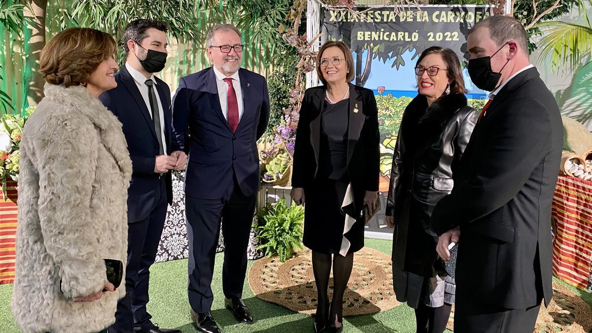 Otra foto con algunas de las autoridades que han asistido a la cena de gala.