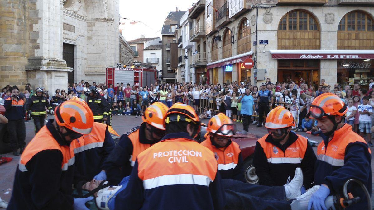 Simulacro de Protección Civil en Benavente, en una foto de archivo. / E. P.