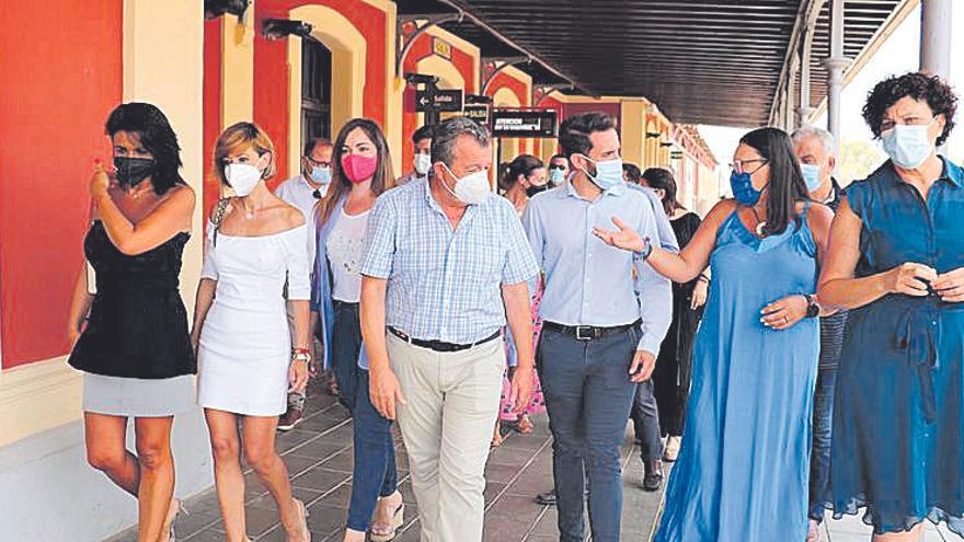 Encuentro de dirigentes del PP en la estación de Águilas.