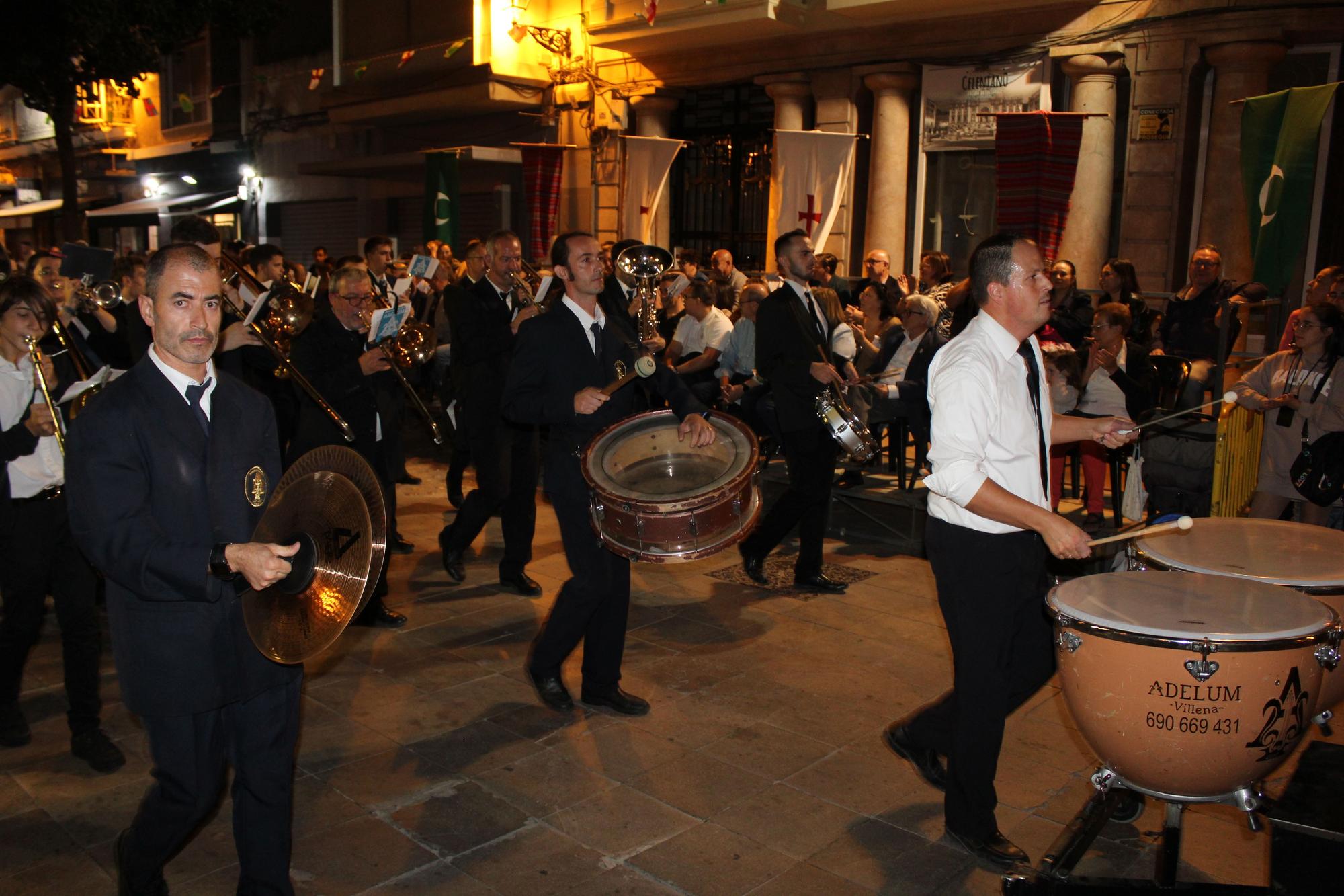 Los Moros y Cristianos conquistan la Vila de Alzira