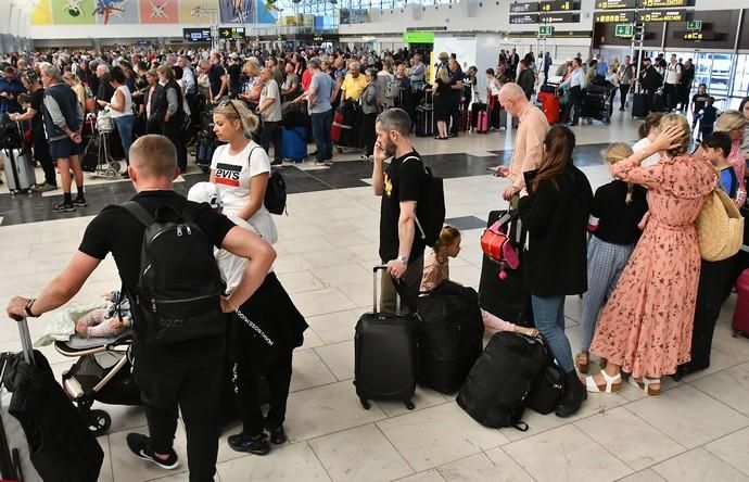 25/02/2020 AEROPUERTO. TELDE. Ambiente en el aeropuerto de Gran Canaria, dos días después de la suspencion de vuelos por la Calima.  Fotógrafa: YAIZA SOCORRO.  | 25/02/2020 | Fotógrafo: Yaiza Socorro